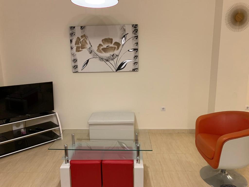 TV a/nebo společenská místnost v ubytování Beau 2 pieces récent a 5 m de la plage