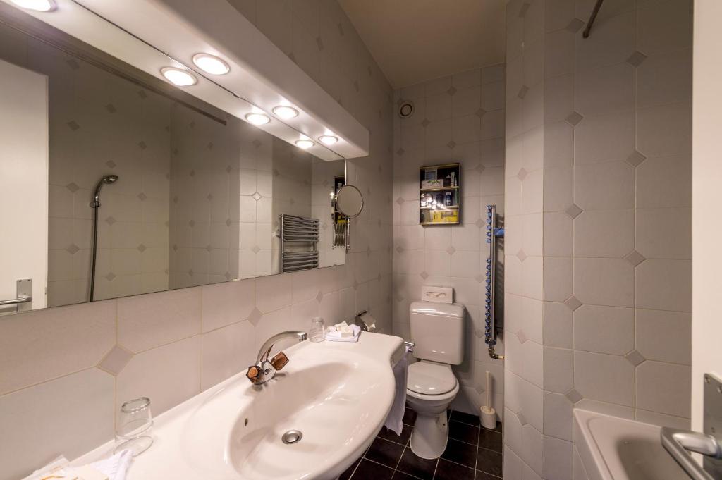 Koupelna v ubytování Hotel Churchill
