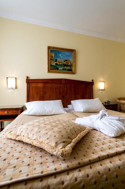 Postel nebo postele na pokoji v ubytování Hotel Churchill