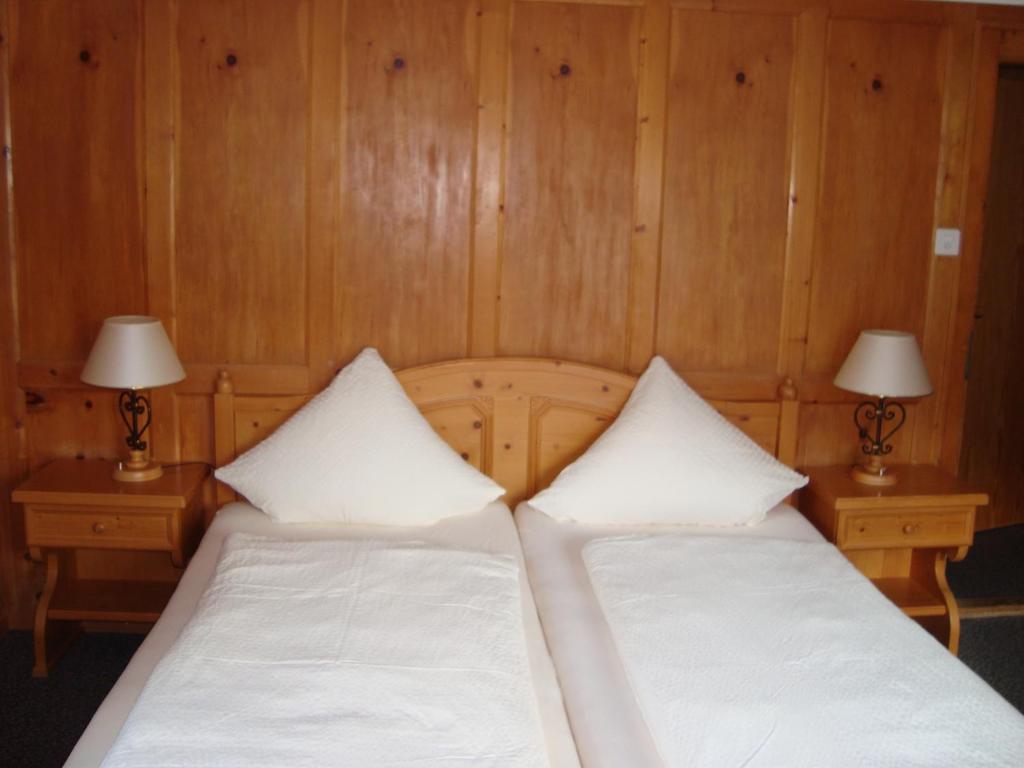 Postel nebo postele na pokoji v ubytování Hotel Restaurant Alpenblick