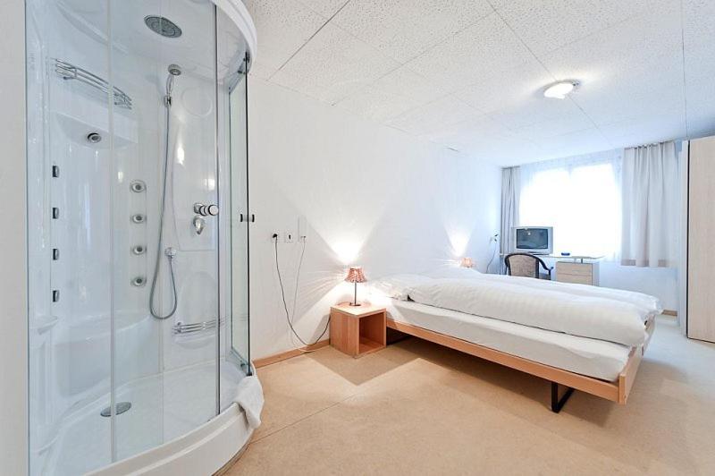 Hotel Weisses Kreuz - Resim 9