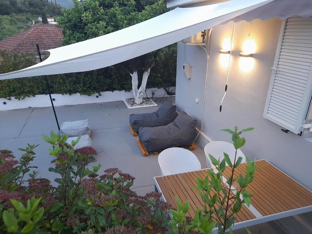 Balkón nebo terasa v ubytování Modern Apartment 10mins from the Beach