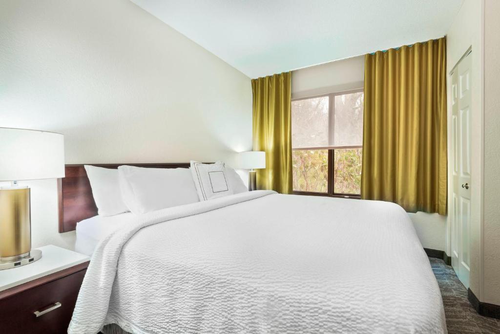 SpringHill Suites Asheville - King Suite With Sofa Bed