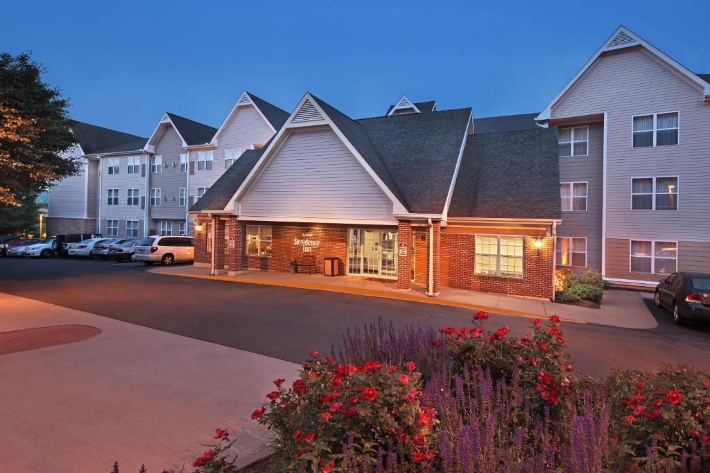 a house in a residential neighborhood with a parking lot at Residence Inn Danbury in Danbury