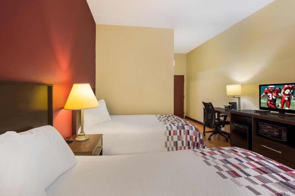 Red Roof Inn Hendersonville - Deluxe-Raum Mit Zwei Doppelbetten Nichtraucher
