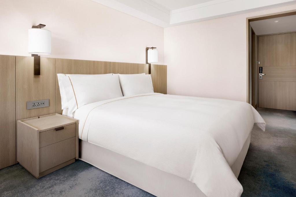 Postel nebo postele na pokoji v ubytování The Westin Josun Busan