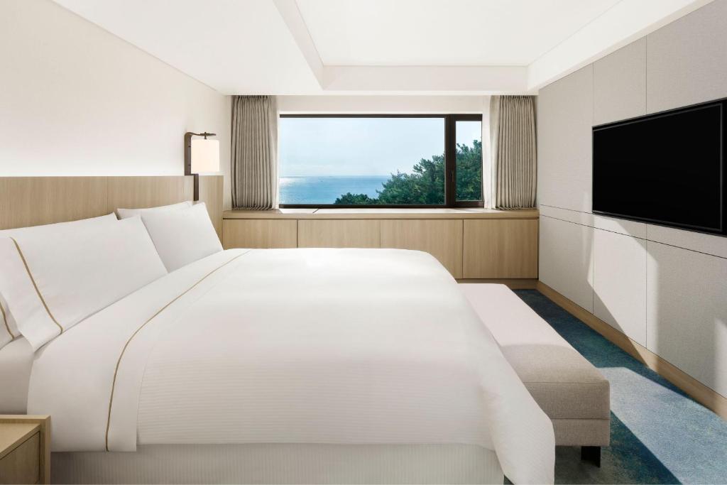 TV a/nebo společenská místnost v ubytování The Westin Josun Busan