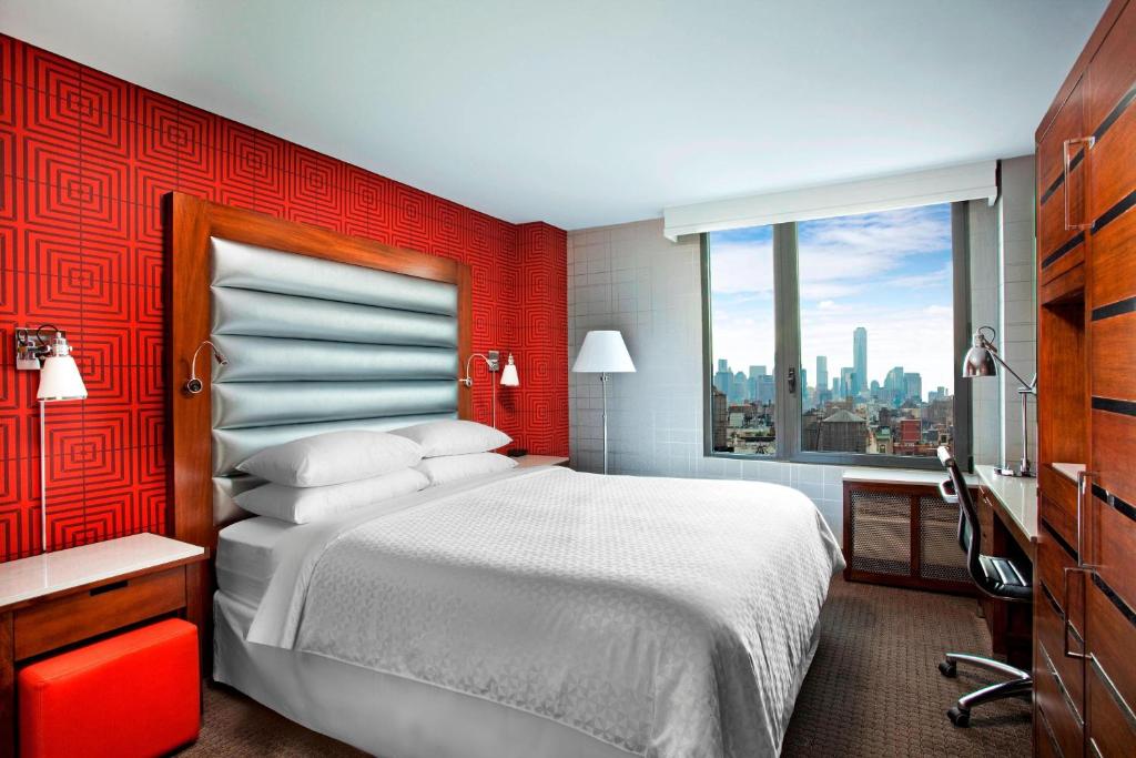 Postel nebo postele na pokoji v ubytování The Chelsean New York