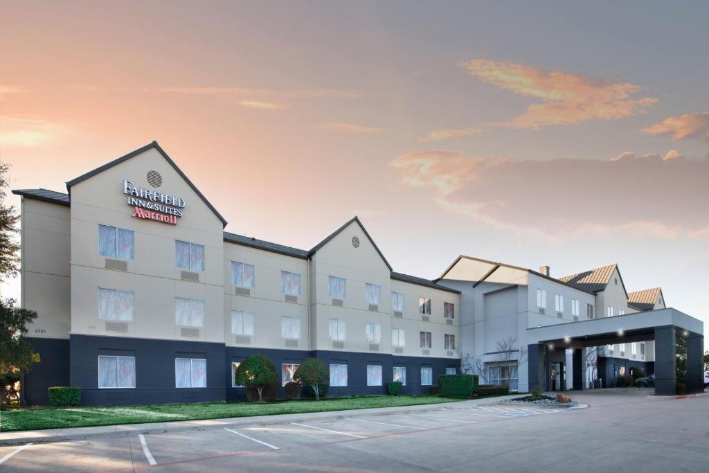 沃思堡Fairfield by Marriott Inn & Suites Fossil Creek的 ⁇ 染哈普顿旅馆套房雅基玛普通公寓