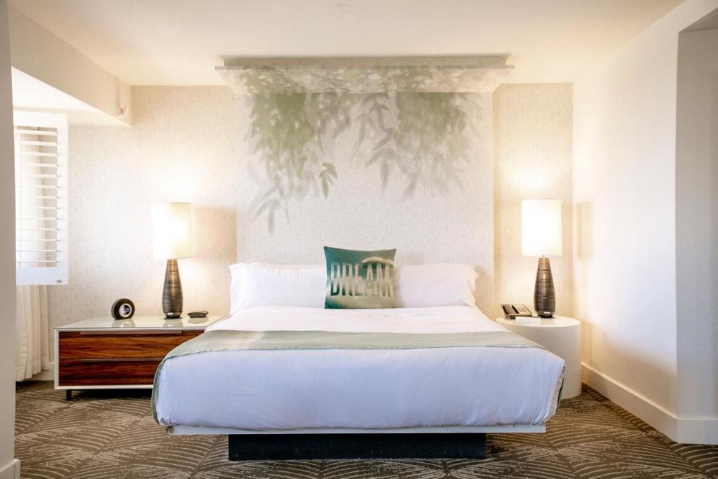 W Los Angeles – West Beverly Hills - Fantastic King Studio
