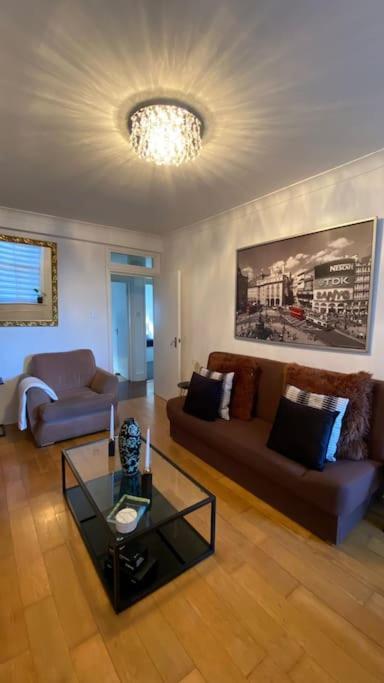 2 Bedroom Flat in Camberwell Green - Central Location with excellent connections to tourist attractions and main London airports photo