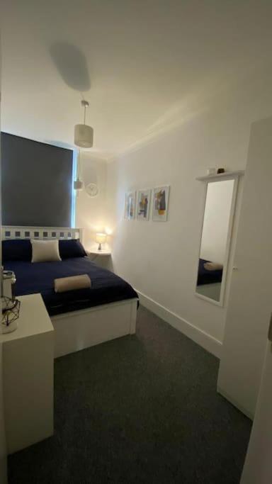 2 Bedroom Flat in Camberwell Green - Central Location with excellent connections to tourist attractions and main London airports photo