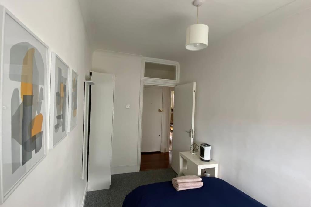 2 Bedroom Flat in Camberwell Green - Central Location with excellent connections to tourist attractions and main London airports photo