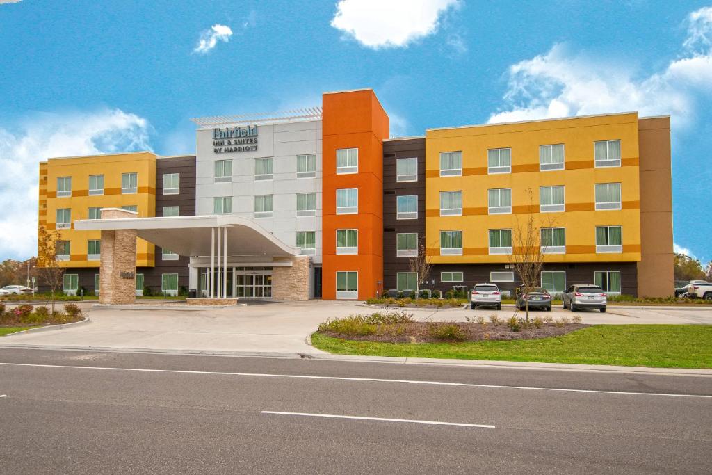 a building on the side of a road next to a street at Fairfield Inn & Suites by Marriott LaPlace in Laplace