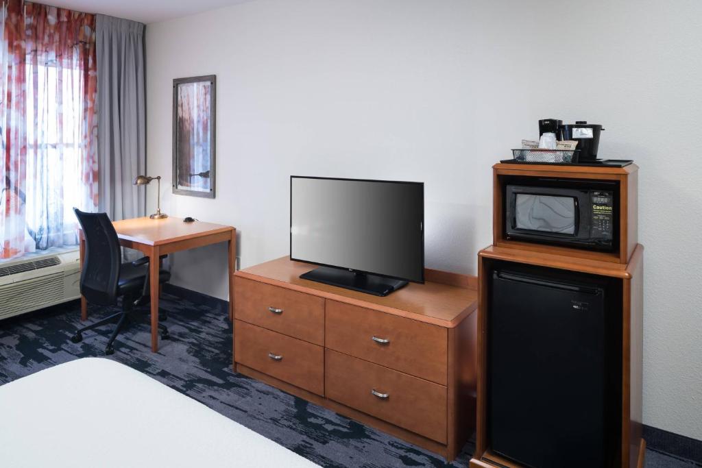 Fairfield Inn Suites by Marriott Orlando At SeaWorld - Queen Room Met Bankbed