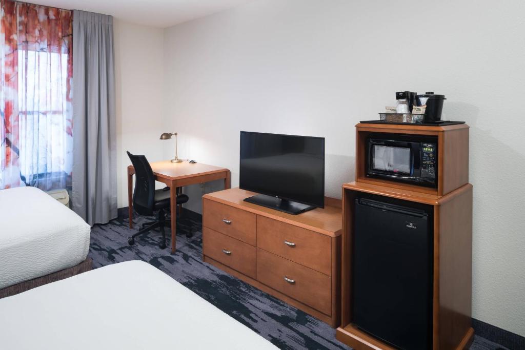 Fairfield Inn Suites by Marriott Orlando At SeaWorld - Queen Room Met Twee Queensize Bedden