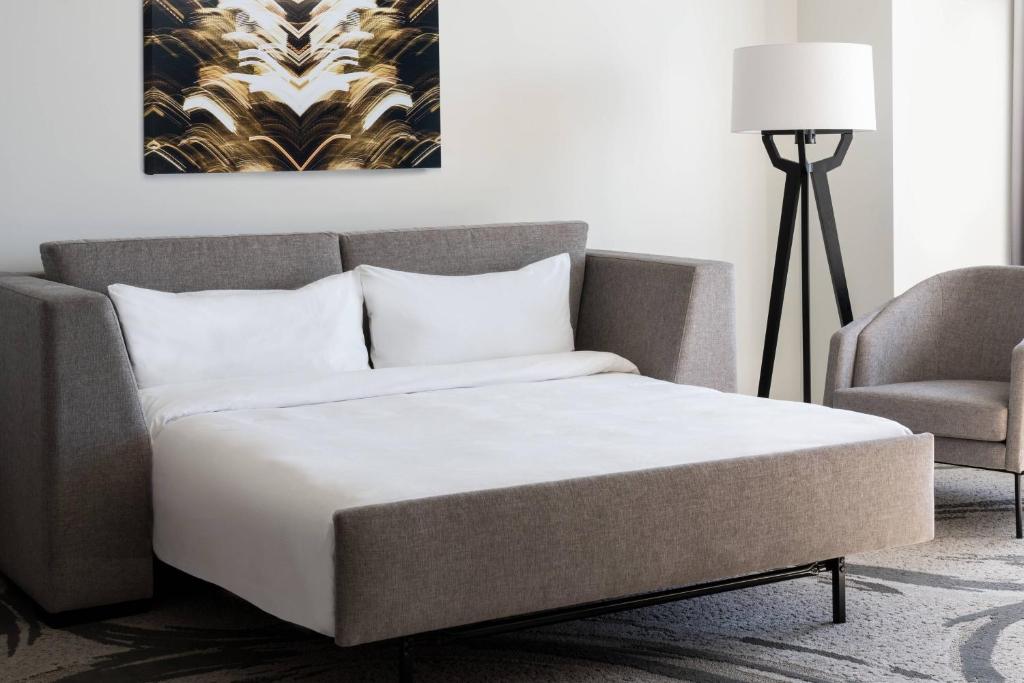 JW Marriott Los Angeles L.A. LIVE - Griffin Suite