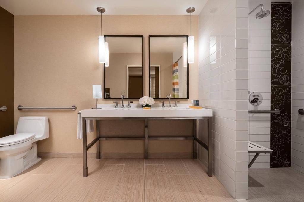 JW Marriott Los Angeles L.A. LIVE - Junior King Suite
