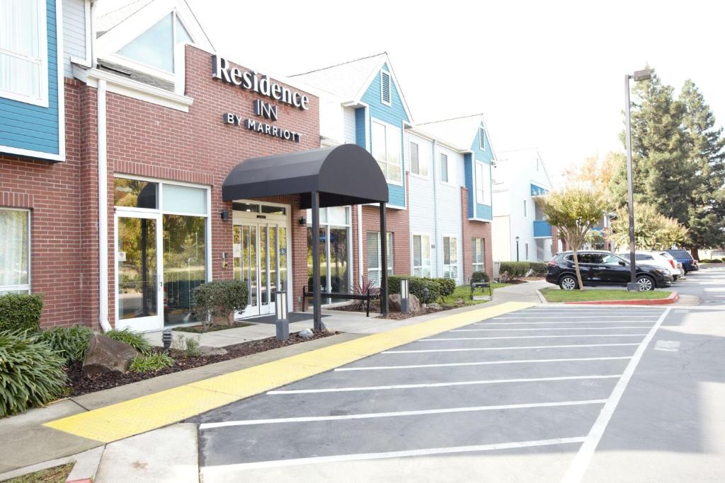 a street in front of a building at Residence Inn by Marriott Sacramento Airport Natomas in Sacramento