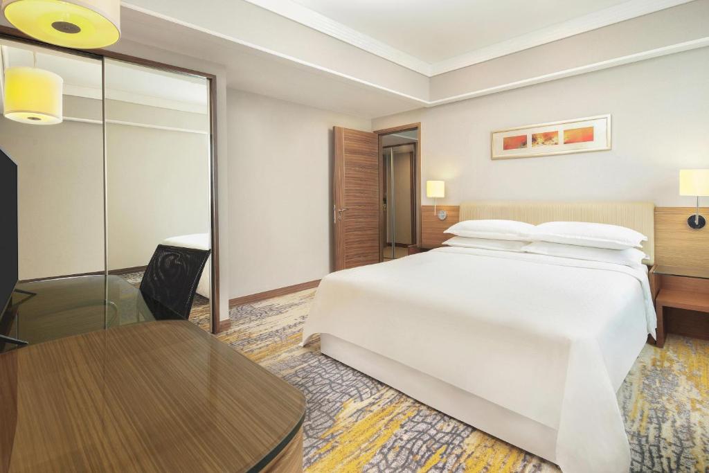 Postel nebo postele na pokoji v ubytování Four Points by Sheraton Shanghai, Pudong