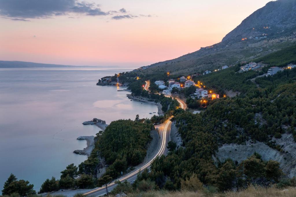 Fotografie z fotogalerie ubytování Apartments by the sea Lokva Rogoznica, Omis - 6004 v destinaci Lokva Rogoznica