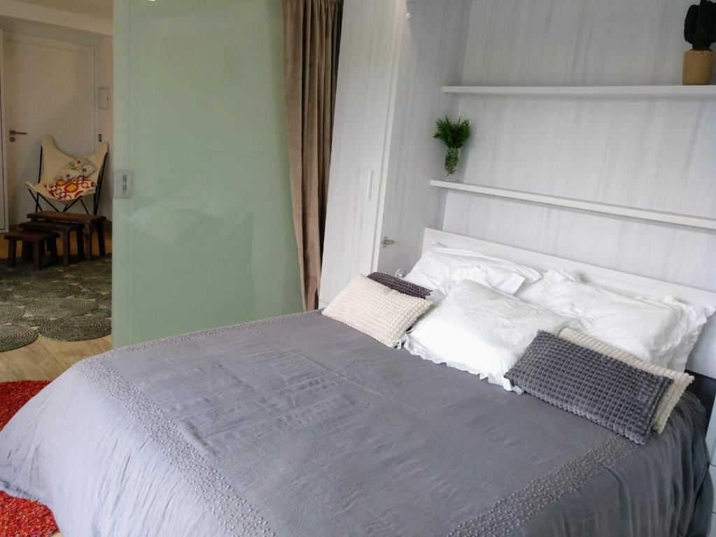 Posteľ alebo postele v izbe v ubytovaní Casa Rocha Velha con terraza y piscina particular