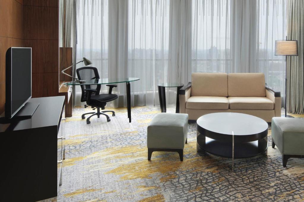 Posezení v ubytování Sheraton Grand Shanghai Pudong Hotel & Residences