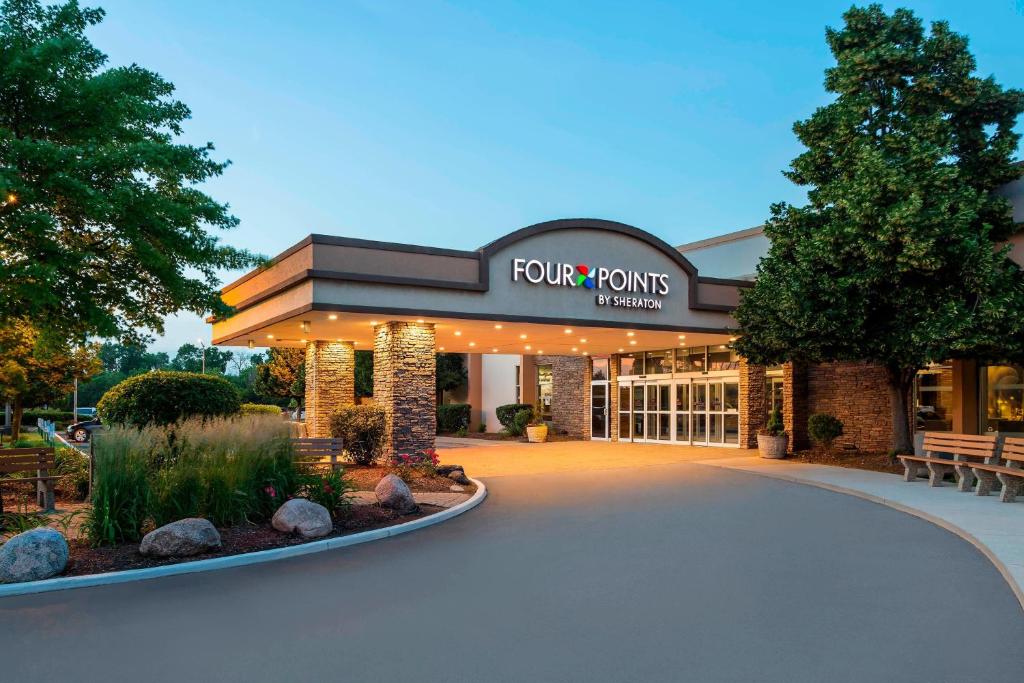 Main enterence of Four Points by Sheraton Chicago OHare Airport 