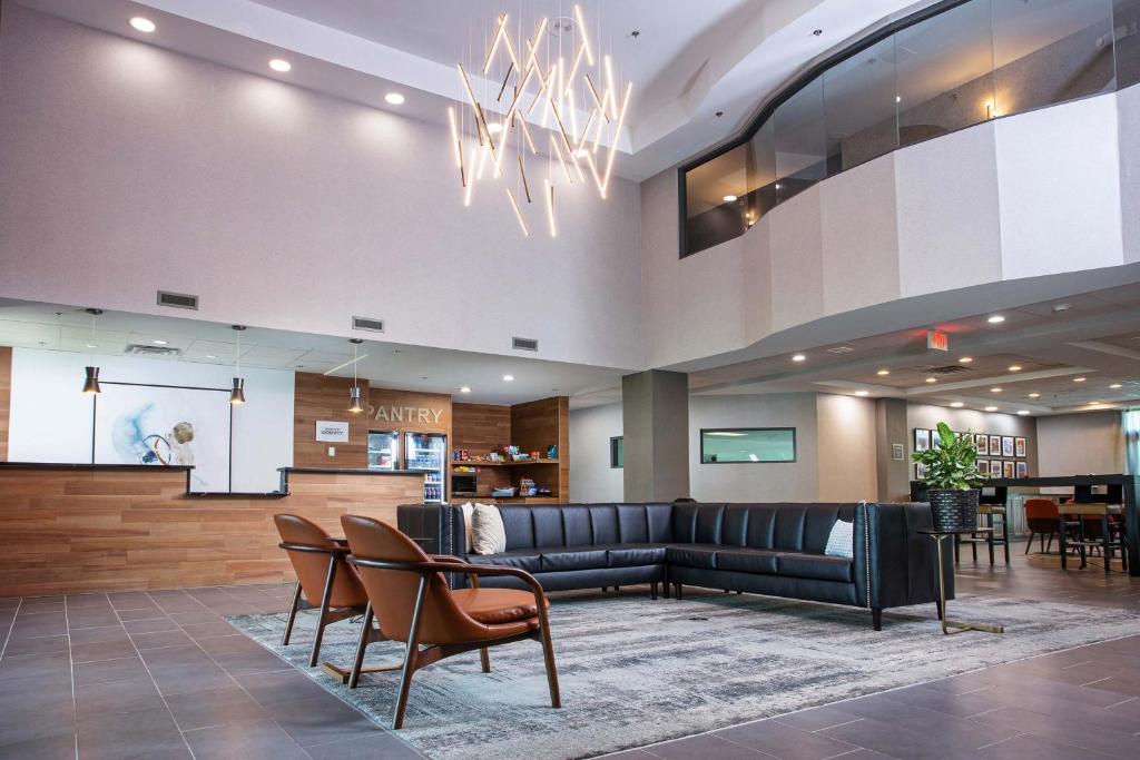 a lobby with a couch and a table and chairs at Four Points by Sheraton Appleton in Appleton