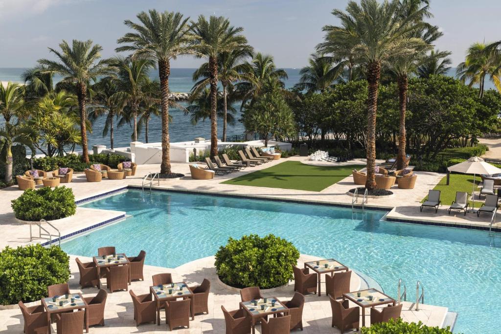 Bazén v ubytování The Ritz-Carlton Bal Harbour, Miami nebo v jeho okolí