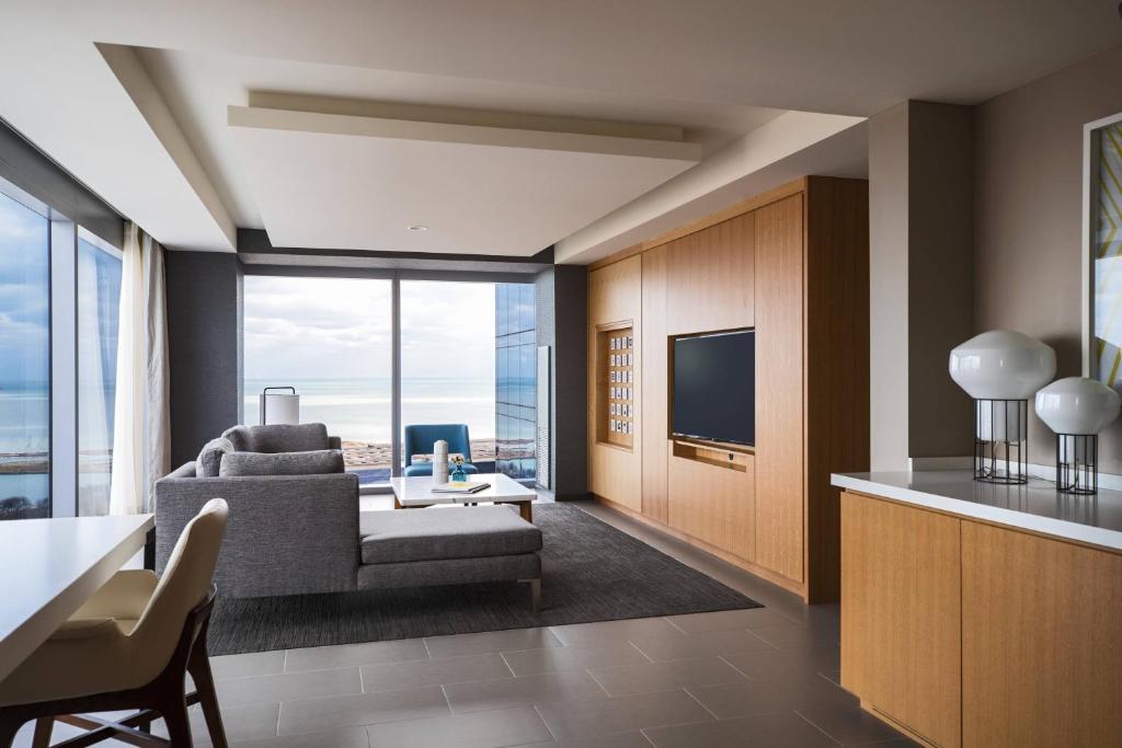 Marriott Marquis Chicago - Executive King Suite