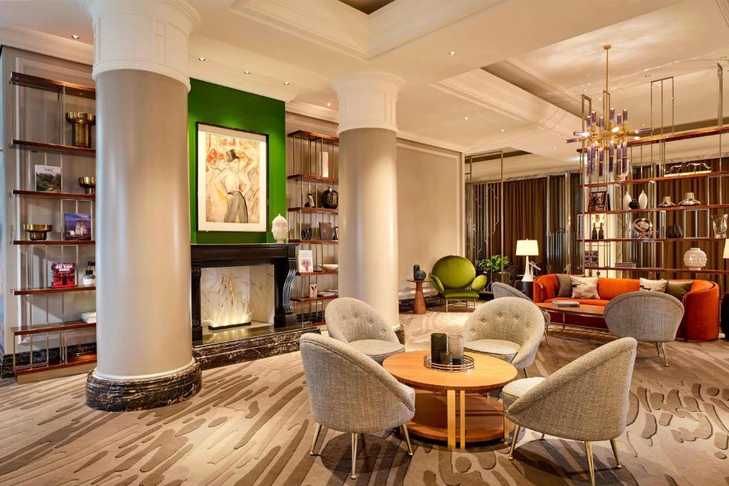 The Ritz-Carlton, Berlin tesisinde lounge veya bar alanı