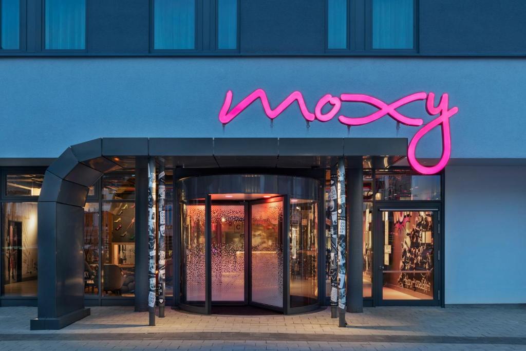 Moxy Duesseldorf City - Resim 10