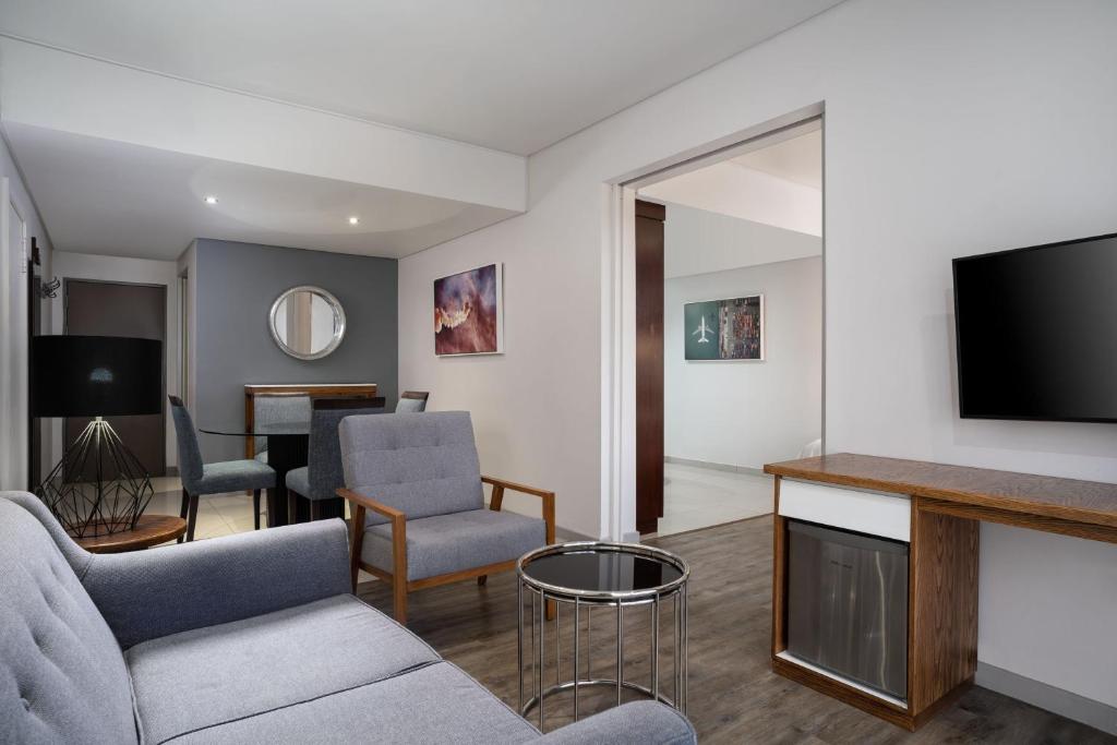Protea Hotel by Marriott O R Tambo Airport - Tek Yatak Odalı King Süit