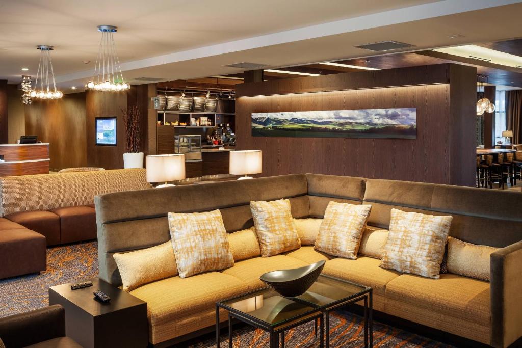 a living room with a couch and a table at Courtyard by Marriott Walla Walla in Walla Walla