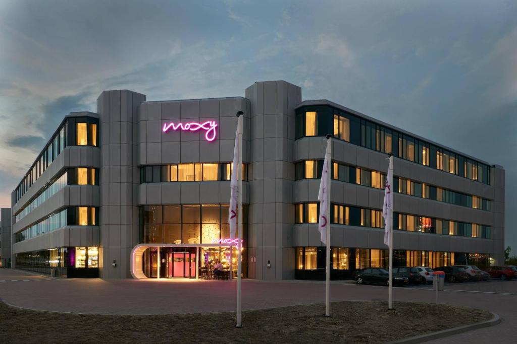 a large building with a wysiwyg sign on it at Moxy Amsterdam Schiphol Airport in Hoofddorp