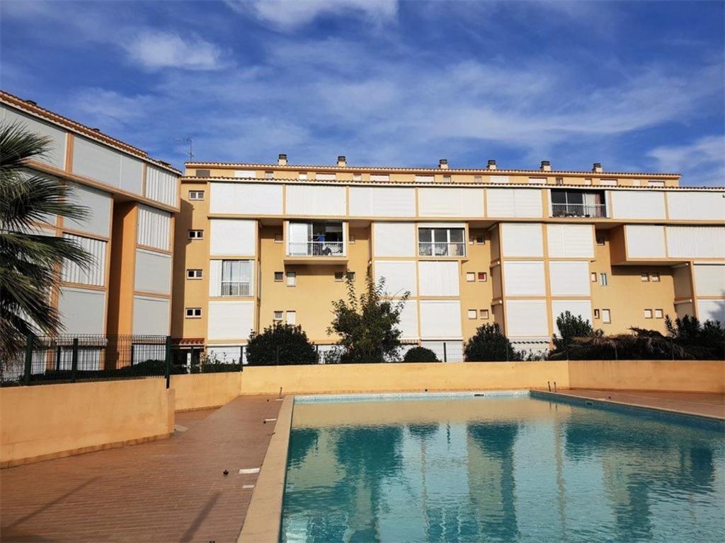 Swimmingpoolen hos eller tæt på Appartement T2 à Argelès-sur-Mer - Proche plage, parking privé, loggia sud, 4 couchages - FR-1-388-4