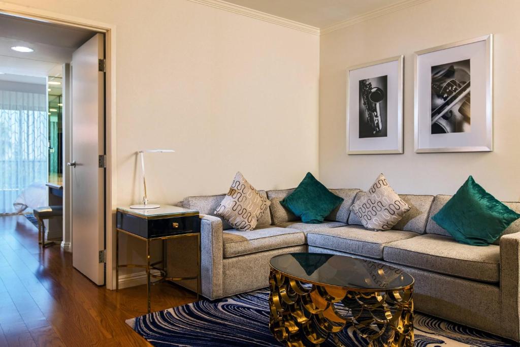 Avenue of the Arts Costa Mesa, a Tribute Portfolio Hotel photo