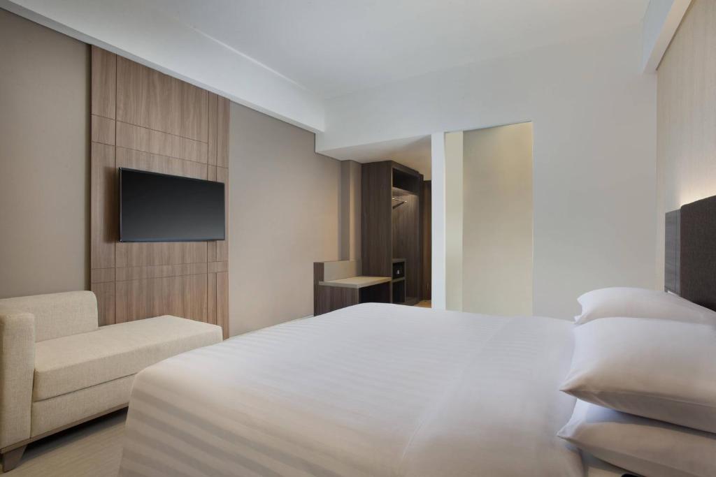 Postel nebo postele na pokoji v ubytování Fairfield by Marriott Belitung