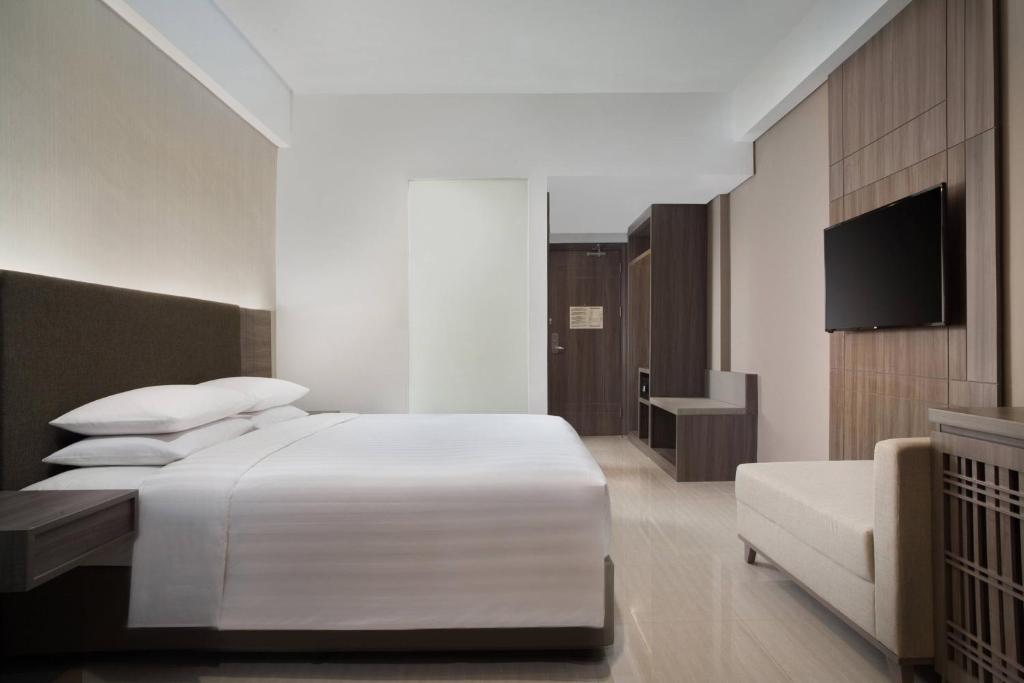 Postel nebo postele na pokoji v ubytování Fairfield by Marriott Belitung