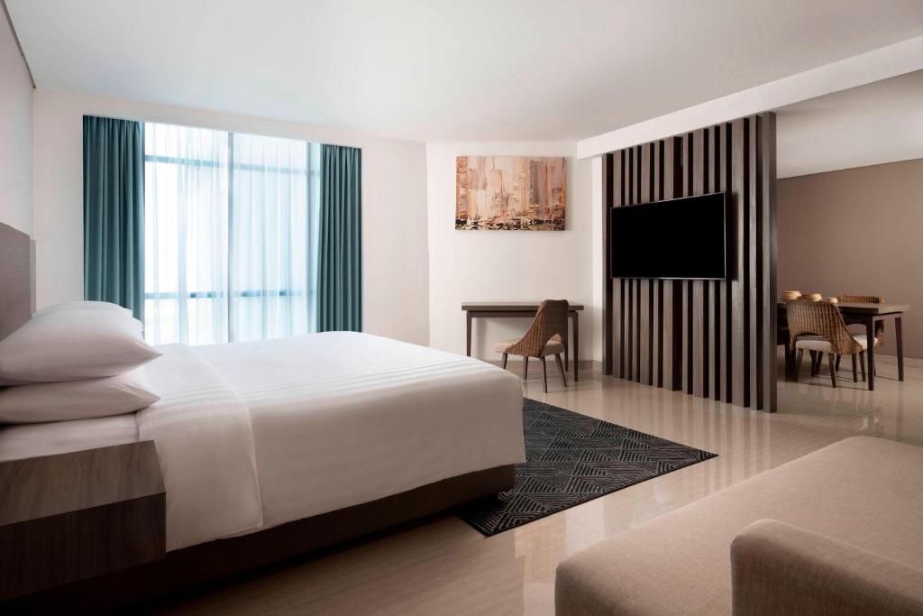 TV a/nebo společenská místnost v ubytování Fairfield by Marriott Belitung
