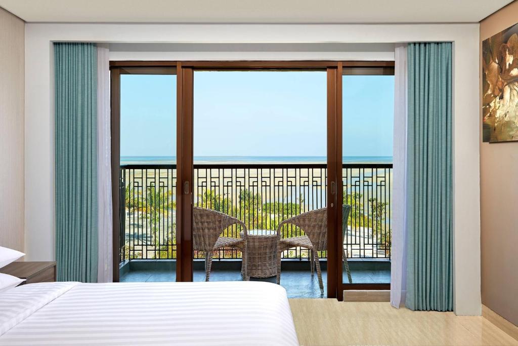 Postel nebo postele na pokoji v ubytování Fairfield by Marriott Belitung