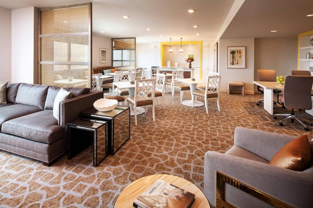Posezení v ubytování Sheraton McKinney