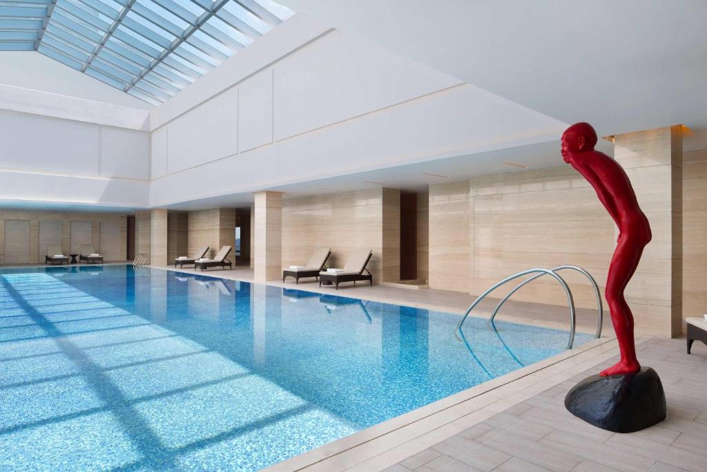Bazén v ubytování JW Marriott Hotel Beijing Central nebo v jeho okolí
