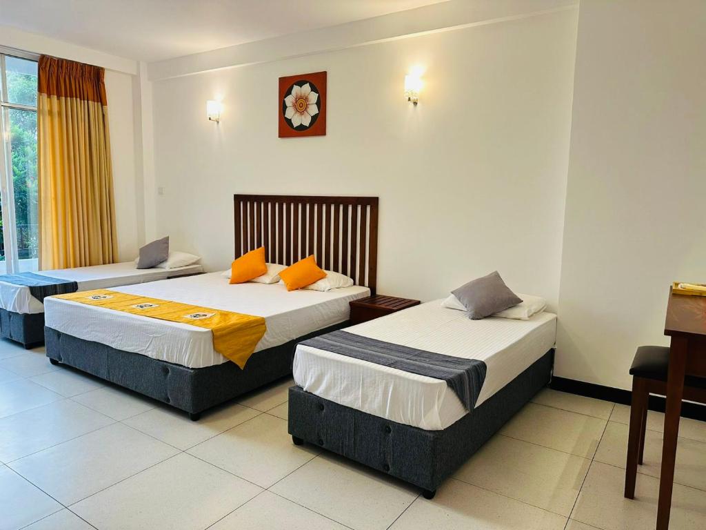 Postel nebo postele na pokoji v ubytování Kandy Hub Guest House