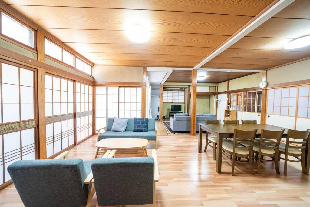 a living room with a table and chairs at えのきや in Itoigawa