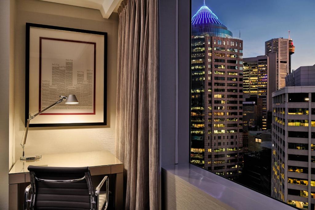 Sydney Harbour Marriott Hotel at Circular Quay - Deluxe City View King, Guest Room, 1 King