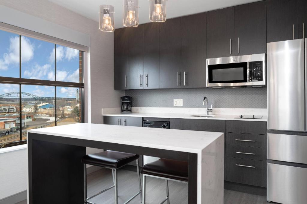 Nhà bếp/bếp nhỏ tại Residence Inn by Marriott Portsmouth Downtown