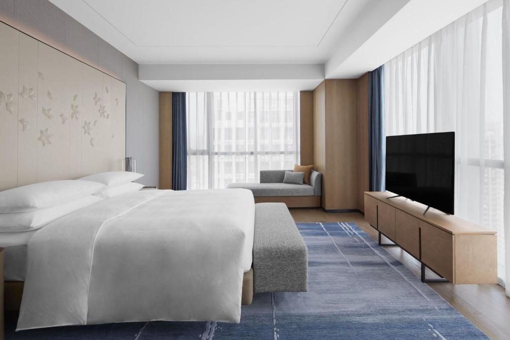Postel nebo postele na pokoji v ubytování Sheraton Fuqing Hotel