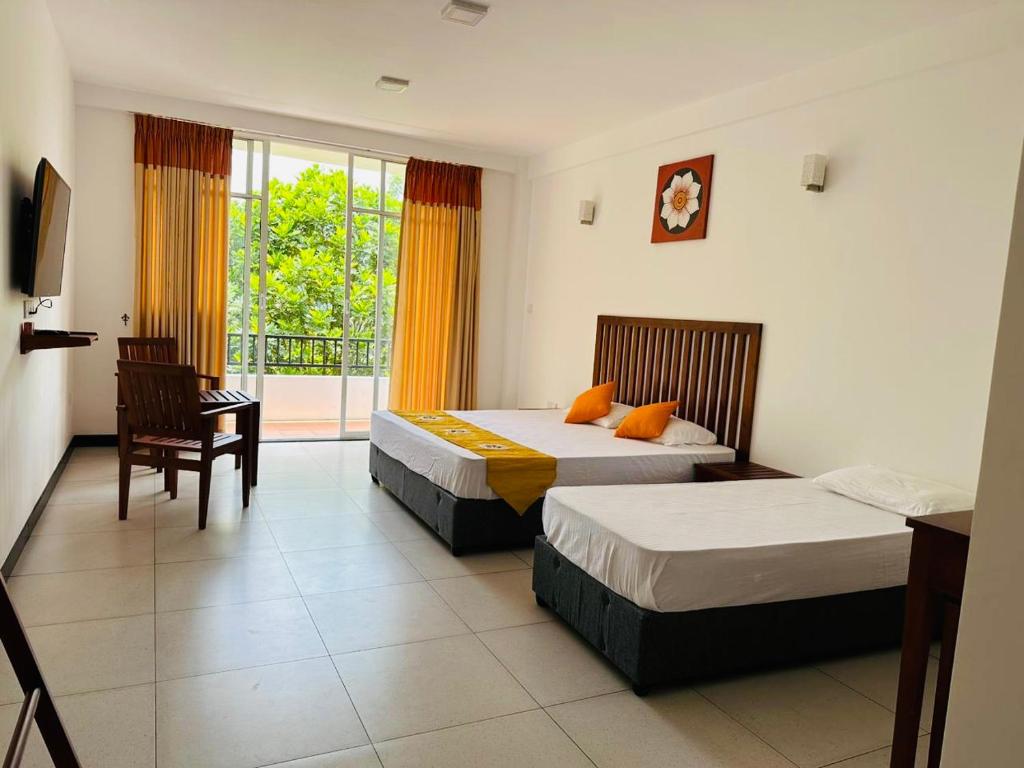 Postel nebo postele na pokoji v ubytování Kandy Hub Guest House